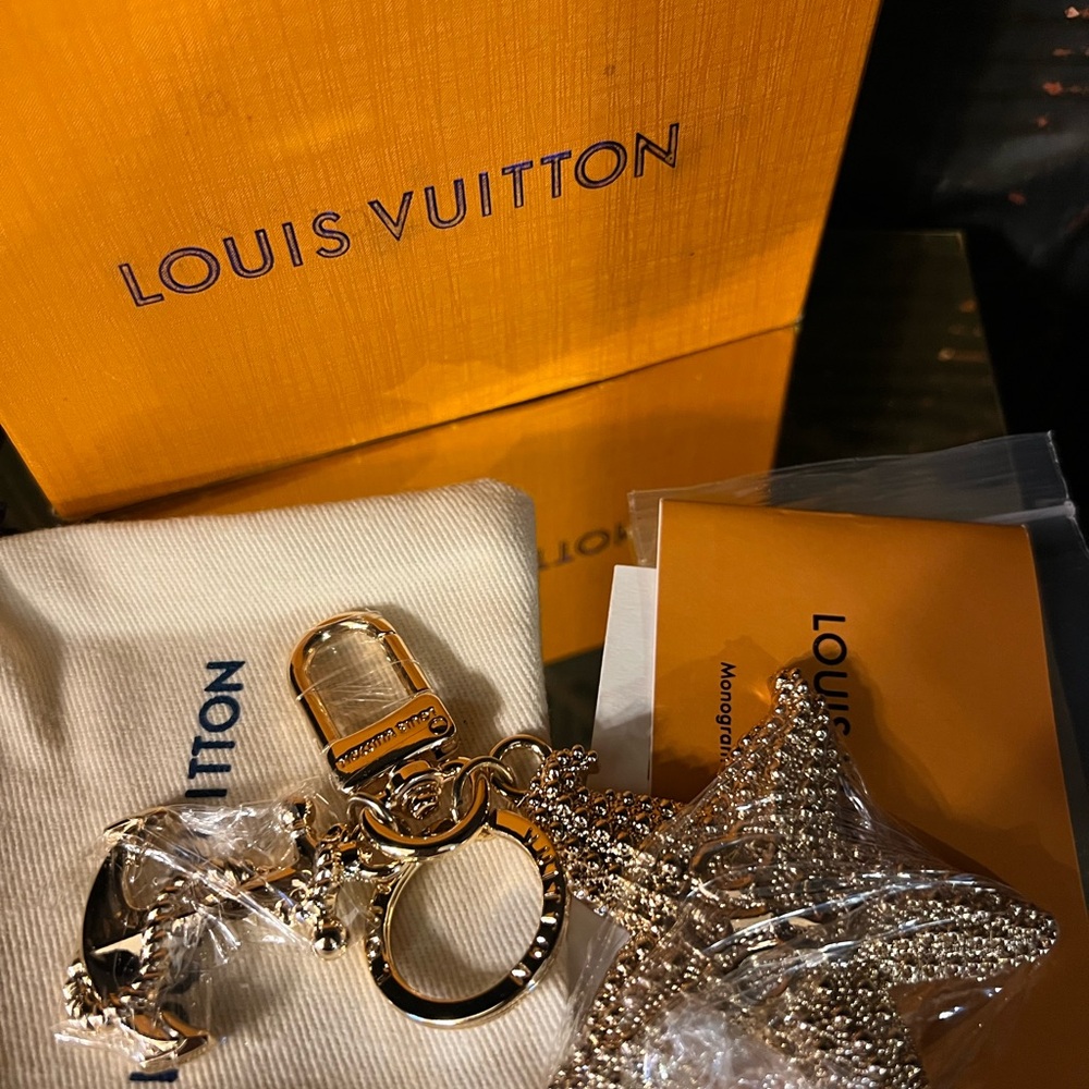 Louis Vuitton Nautical Starfish Gold Bag Charm (Model M02622) Full Inclusion - Picture 10 of 12